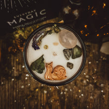 Load image into Gallery viewer, SWEET PEA & SOFT WOODS SCENTED | LIMITED EDITION CANDLE